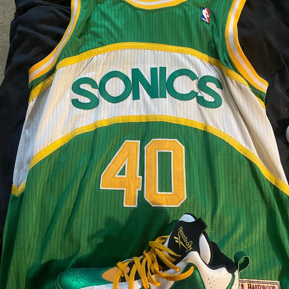 Reebok Green and White Sneakers Kamikaze size12 with Shawn kemp throwback jersey - Picture 3 of 4